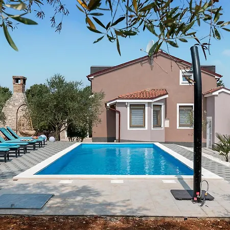 Stunning In With Kitchen Сasa de vacaciones *