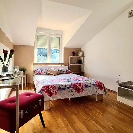 Сasa de vacaciones Stunning In With Kitchen *