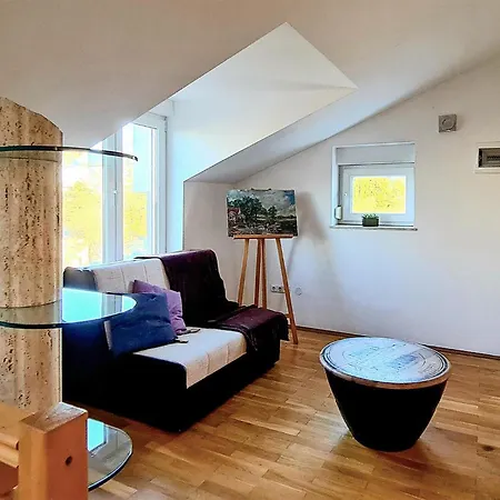Stunning In With Kitchen Сasa de vacaciones Pula