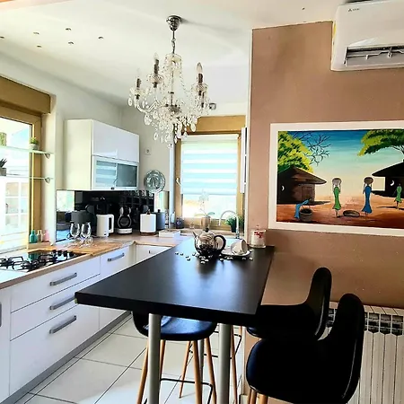 Stunning In With Kitchen Сasa de vacaciones *