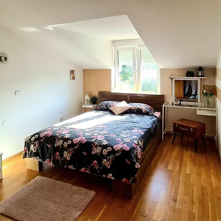 Stunning In With Kitchen Сasa de vacaciones *